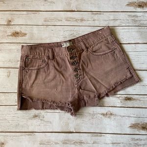 💜FREE PEOPLE lightly distressed jean shorts